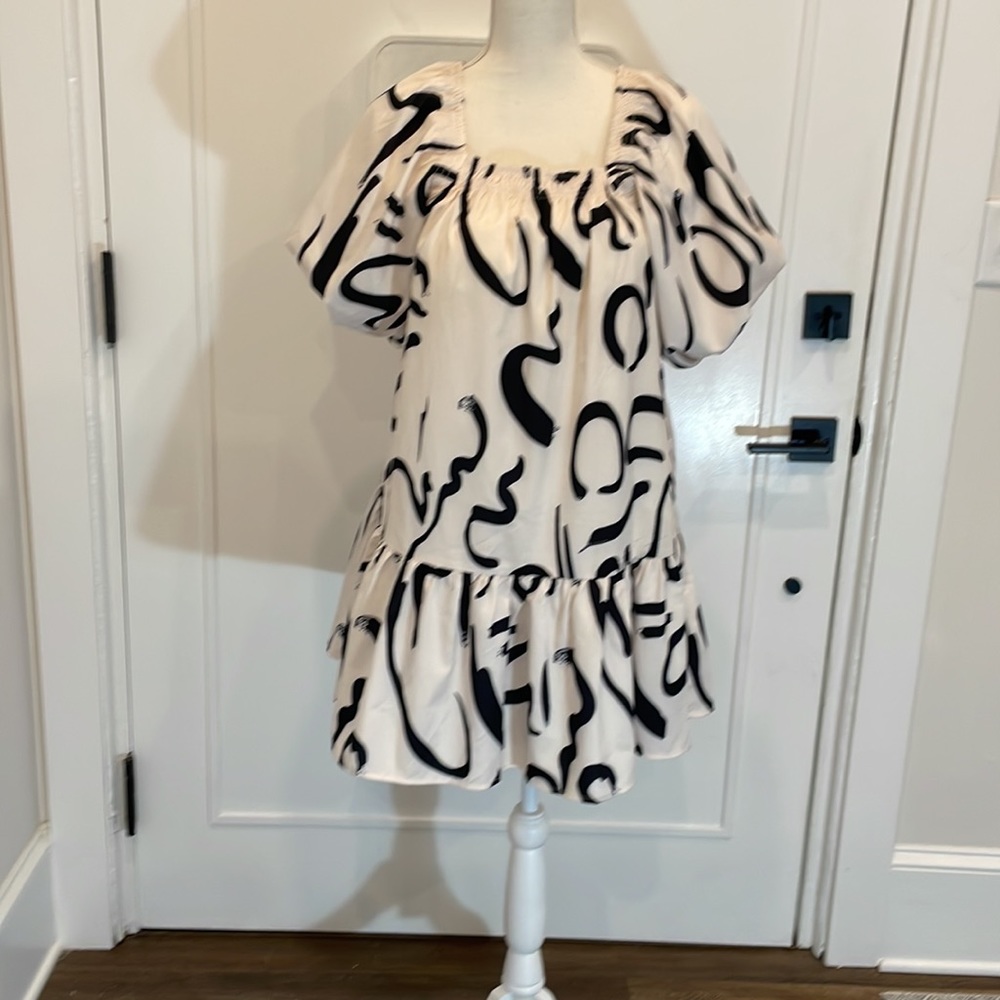 Black / white satin dress